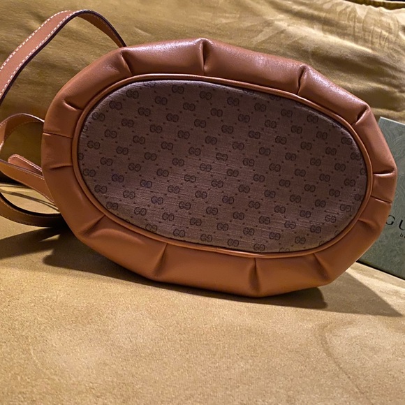 Gucci Vintage Bucket Bag - Picture 11 of 16